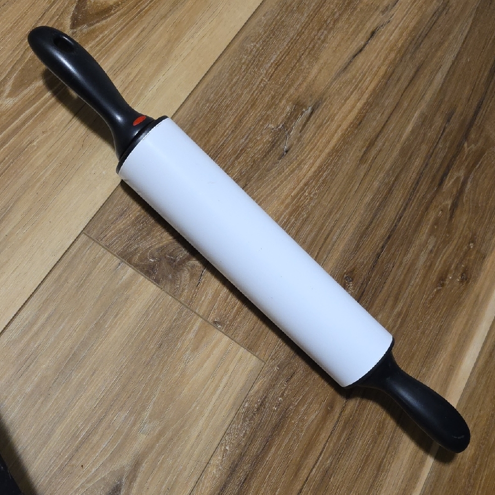 Non-Stick Black and White Rolling Pin
